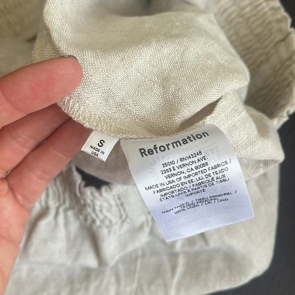 Reformation Linen shorts color oatmeal - Picture 3 of 4
